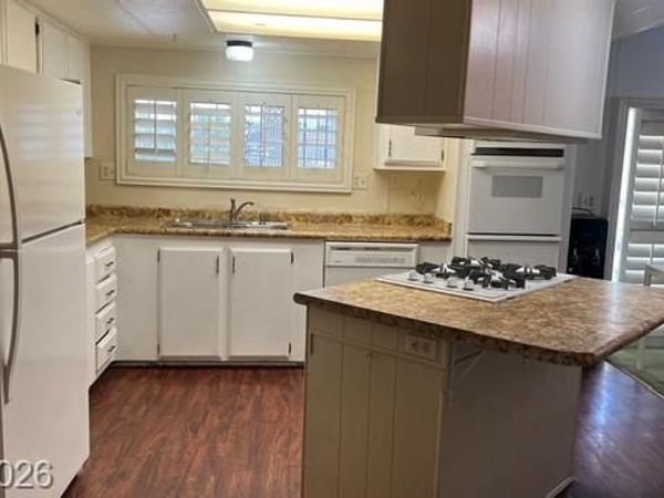 312 Sir Jeffery Street, Las Vegas, NV 89110