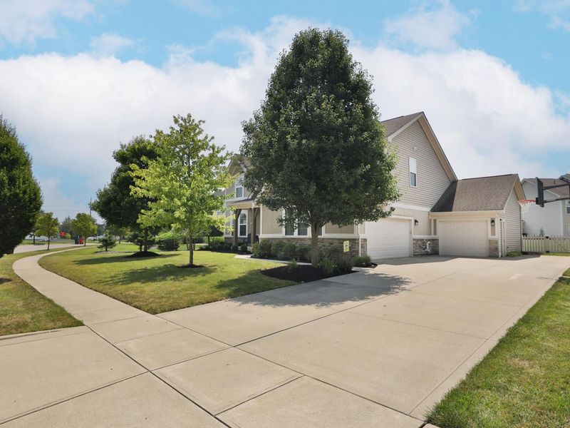 2607 Loris Way, Grove City, OH 43123 Photo 2