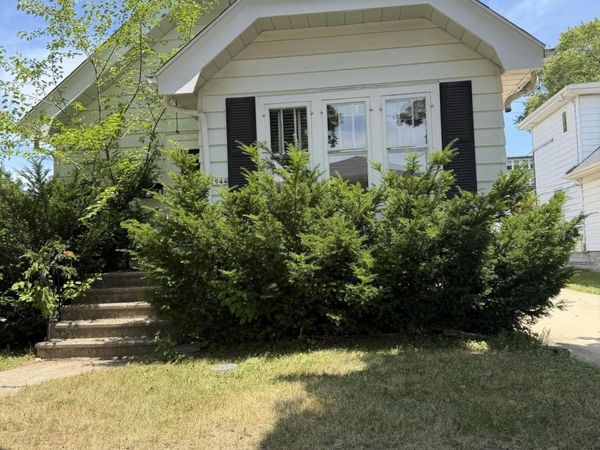 1944 S 89th St, West Allis, WI 53227