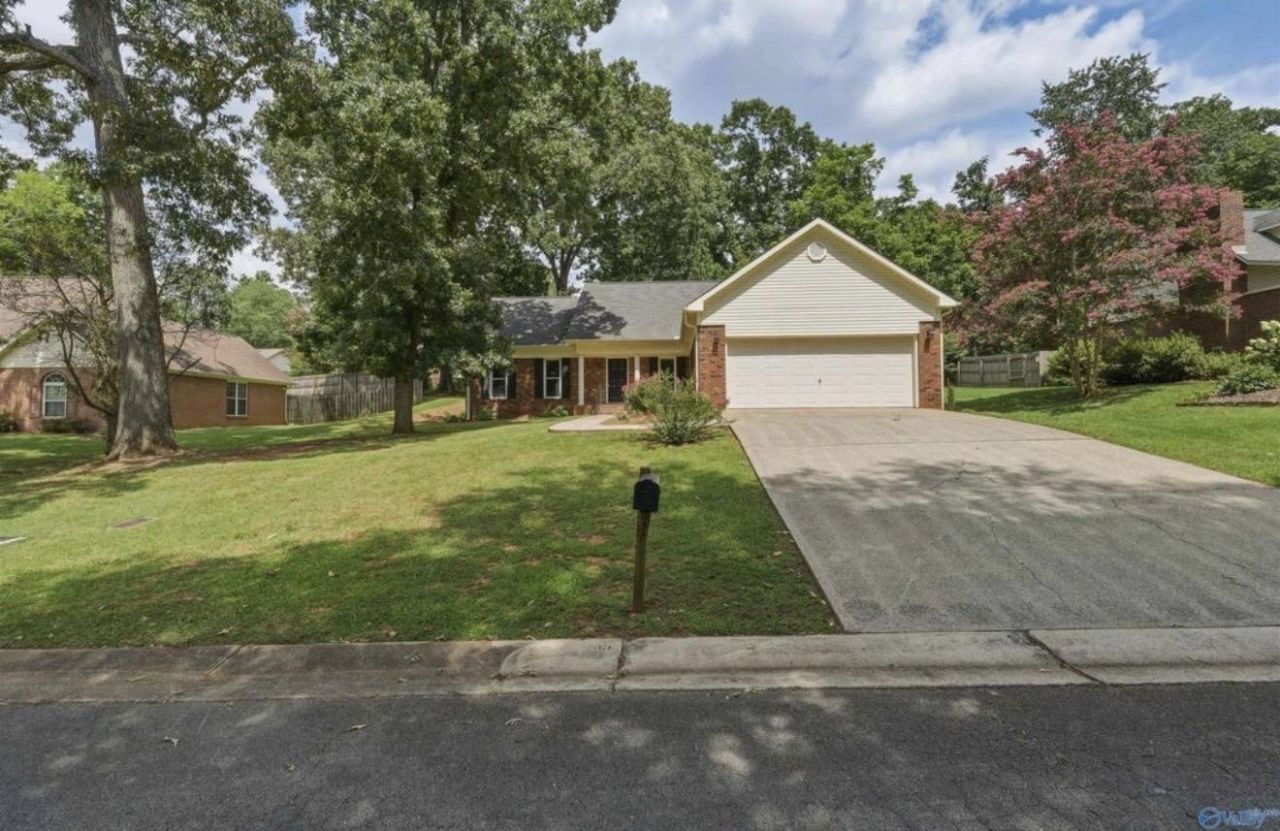 115 Shelley Ln, Florence, AL 35633 Main Photo