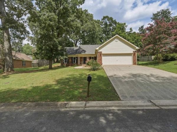 115 Shelley Ln, Florence, AL 35633