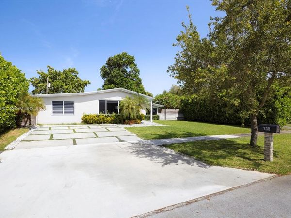 18681 Belview Dr , Cutler Bay, FL 33157