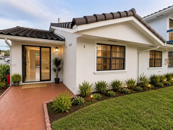 10900 NW 7th St , Unit 101, Miami, FL 33172