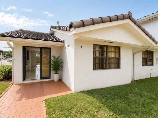 10900 NW 7th St , Unit 101, Miami, FL 33172