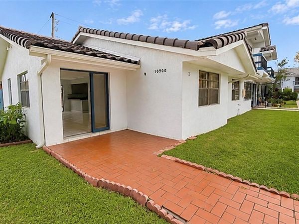 10900 NW 7th St , Unit 101, Miami, FL 33172