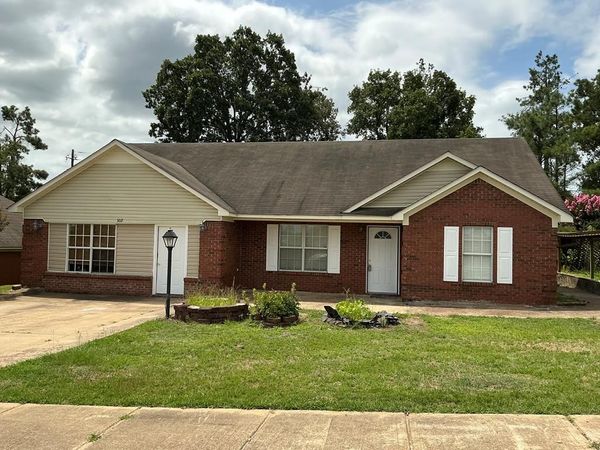 102 American Eagle Way, Oxford, MS 38655
