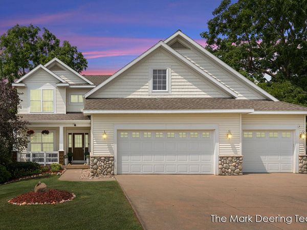 3127 Royal Hannah Drive NE, Rockford, MI 49341