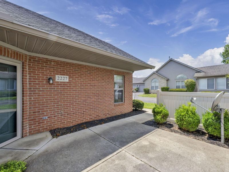 2227 Ravine Woods Drive, Grove City, OH 43123 Photo 3