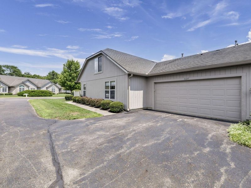 2227 Ravine Woods Drive, Grove City, OH 43123 Photo 6