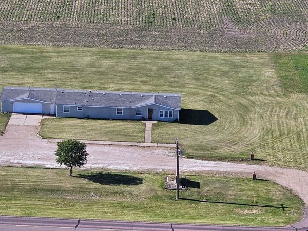 1116 S County Rd, Freeman, SD 57029
