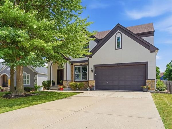 9317 N Charlotte Court, Kansas City, MO 64155