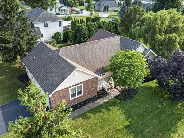 429 Carrollwood Drive, Youngstown, NY 14174
