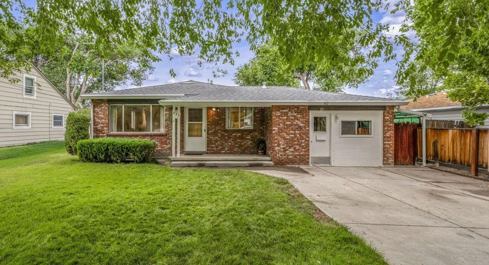 221 S Iris Street, Carson City, NV 89703 Photo