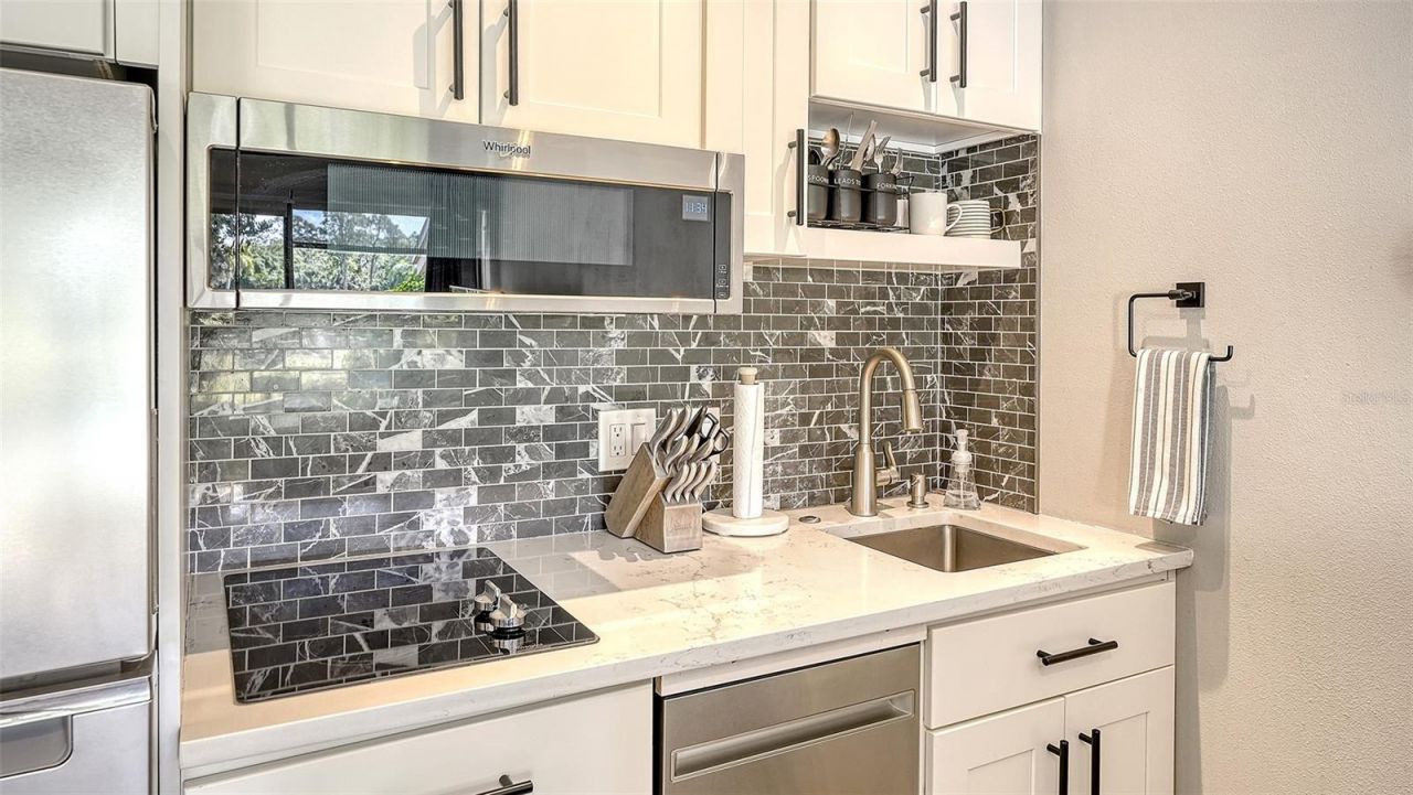 3127 Longmeadow, Unit 2, Sarasota, FL 34235 Photo