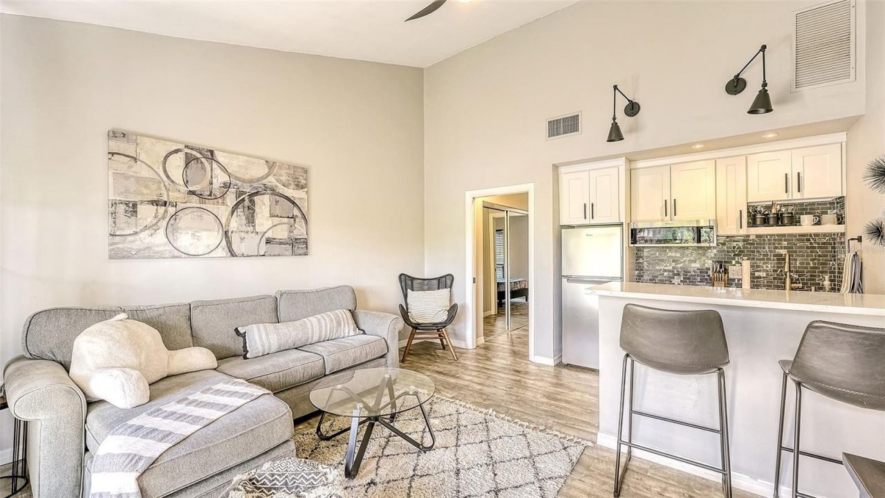 3127 Longmeadow, Unit 2, Sarasota, FL 34235 Photo
