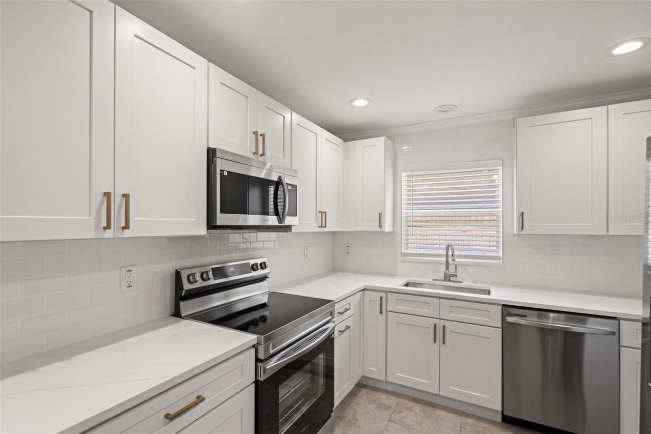 4247 Helena Street Ne, Saint Petersburg, FL 33703 Photo
