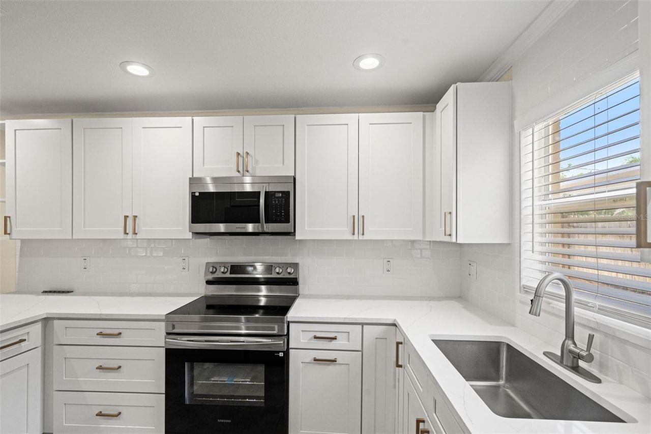 4247 Helena Street Ne, Saint Petersburg, FL 33703 Photo