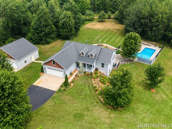 577 E The Lane, Grant, MI 49327