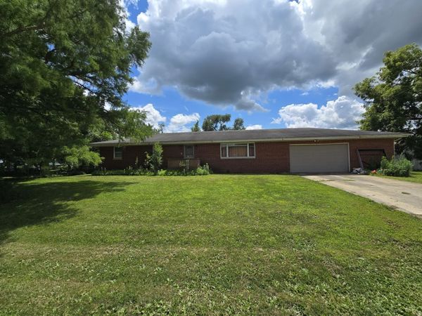107 W Carper Street , Seymour, IL 61875