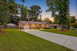 105 Alma Drive photo 4