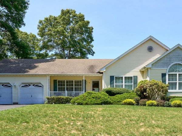 11 Embassy Road, Selden, NY 11784