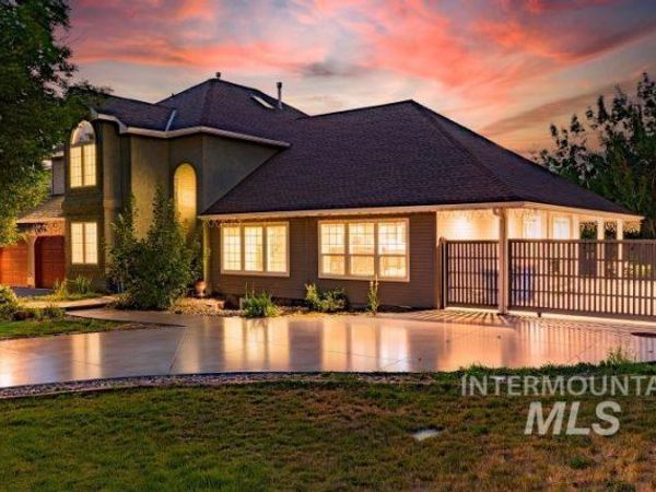 3160 E Springwood Dr, Meridian, ID 83642