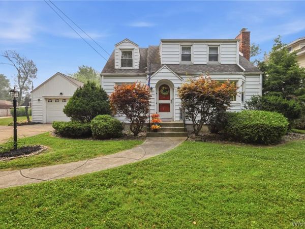 4789 Clifton Parkway , Hamburg, NY 14075