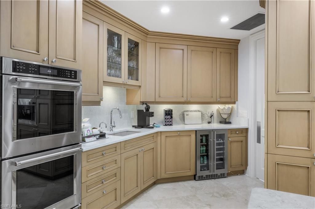 81 Seagate Dr , Unit 803, Naples, FL 34103 Photo