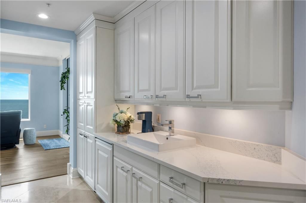 81 Seagate Dr , Unit 803, Naples, FL 34103 Photo