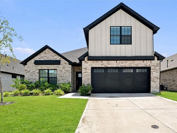 498 Oak Creek Drive , Lavon, TX 75166