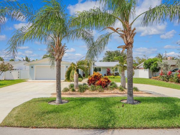 27 WILLOW Road, Tequesta, FL 33469