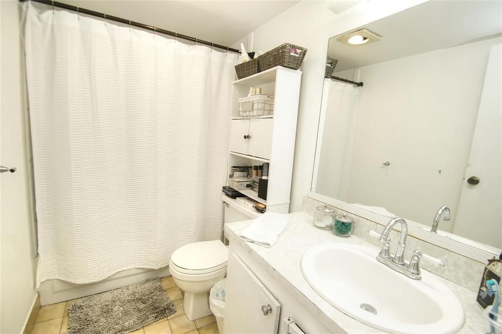 8401 Lagos De Campo Boulevard, Unit 306V, Tamarac, FL 33321 Photo