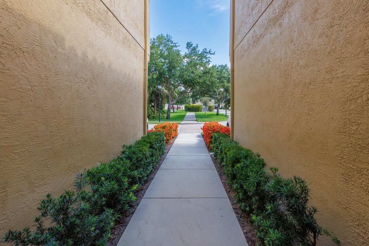 1560 SE Sheffield Terrace, Unit 102, Stuart, FL 34994 Photo