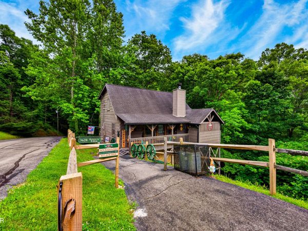 3628 Country Pines Way , Sevierville, TN 37876