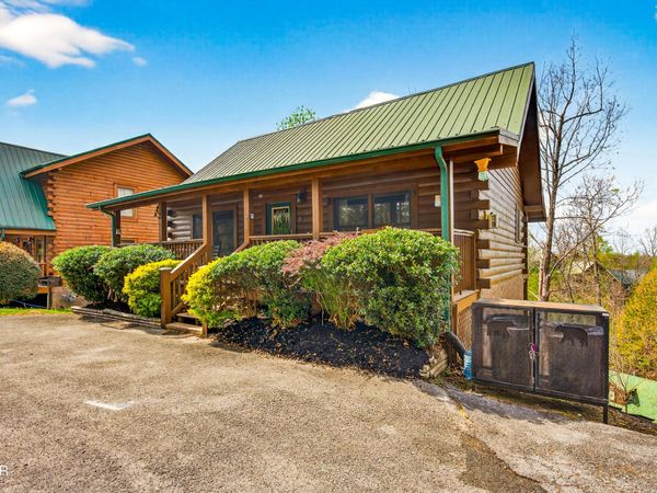 757 Chickasaw Gap Way , Pigeon Forge, TN 37863