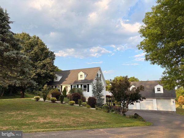 575 MULL AVENUE, LEESPORT, PA 19533