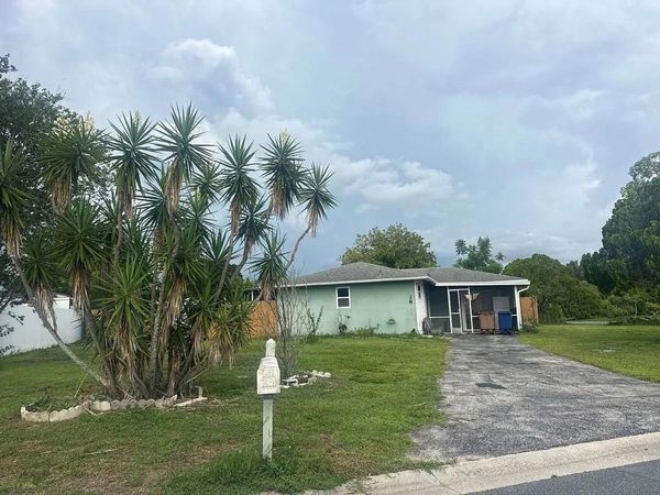 28 Burrstone Avenue , Other Florida, FL 33936