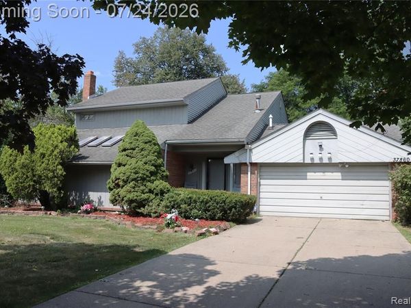 37860 Thames Drive, Farmington Hills, MI 48331