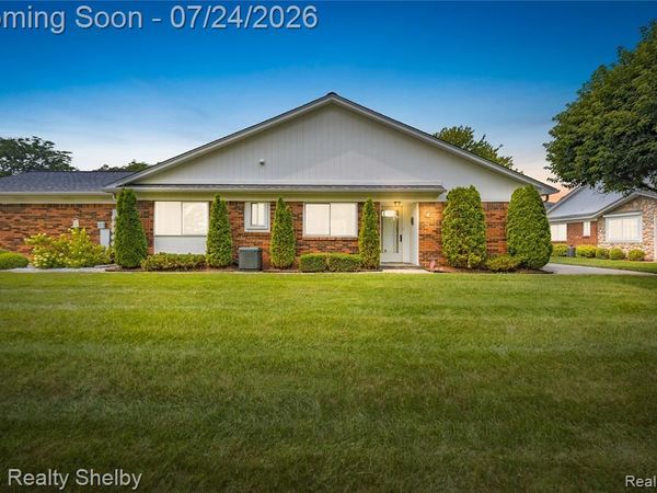 762 Country Club Drive , St. Clair Shores, MI 48082