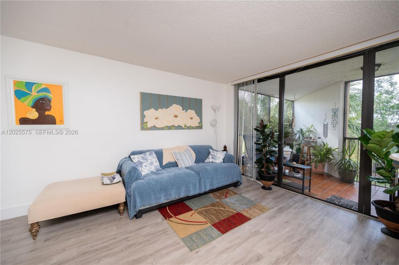 16400 NE Golf Club Rd, Unit 305, Weston, FL 33326 Photo