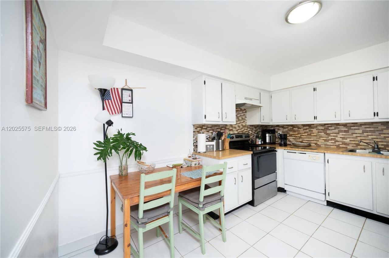 16400 NE Golf Club Rd, Unit 305, Weston, FL 33326 Photo