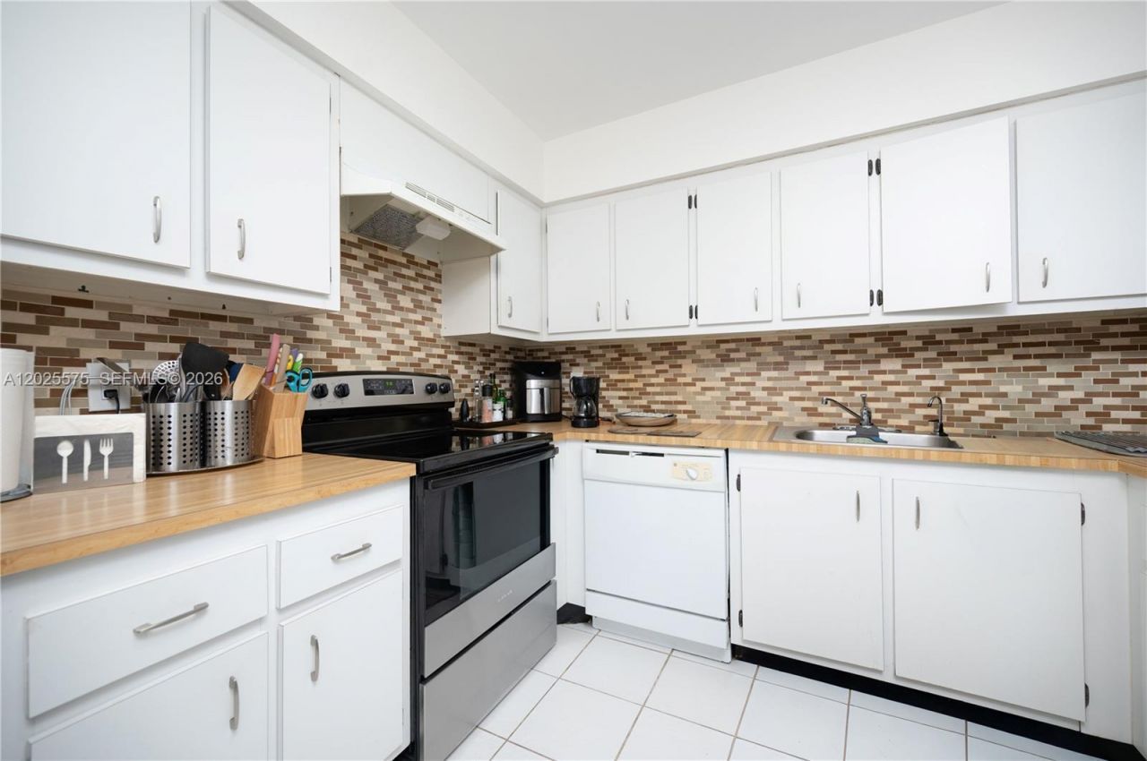 16400 NE Golf Club Rd, Unit 305, Weston, FL 33326 Photo