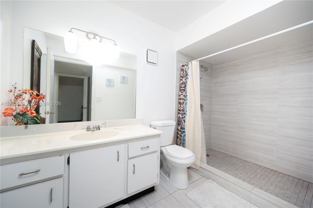 16400 NE Golf Club Rd, Unit 305, Weston, FL 33326 Photo