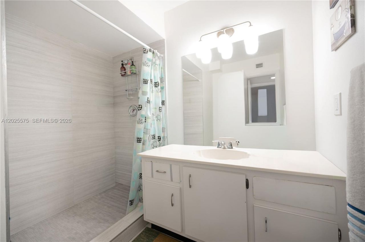 16400 NE Golf Club Rd, Unit 305, Weston, FL 33326 Photo