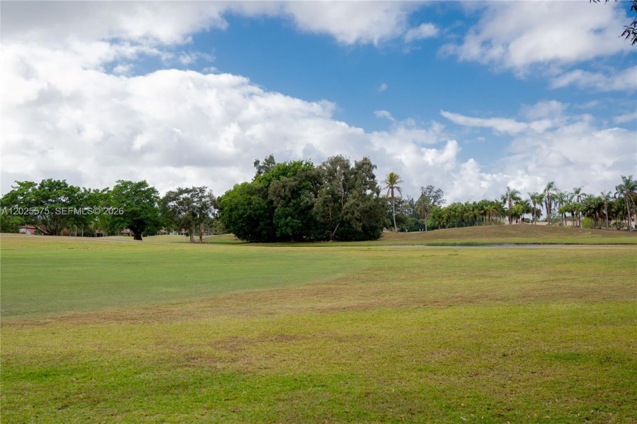 16400 NE Golf Club Rd, Unit 305, Weston, FL 33326 Photo