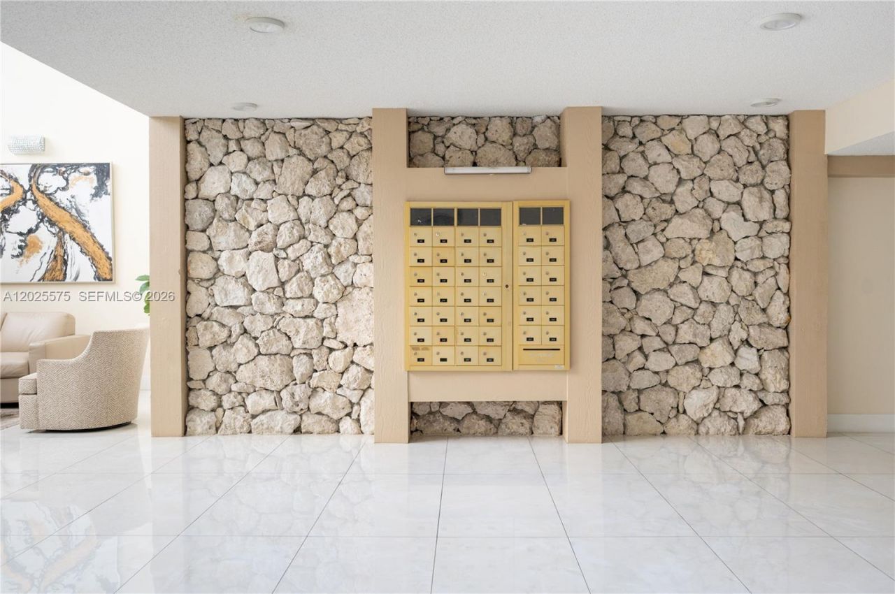 16400 NE Golf Club Rd, Unit 305, Weston, FL 33326 Photo
