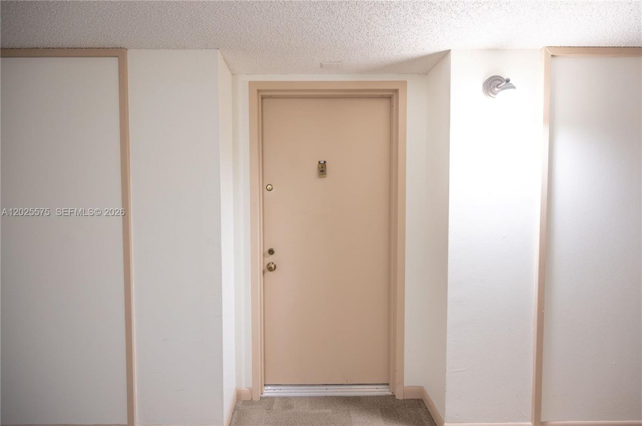 16400 NE Golf Club Rd, Unit 305, Weston, FL 33326 Photo