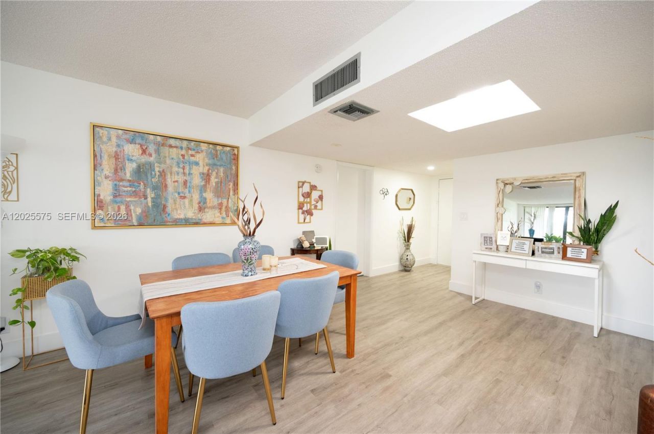 16400 NE Golf Club Rd, Unit 305, Weston, FL 33326 Photo