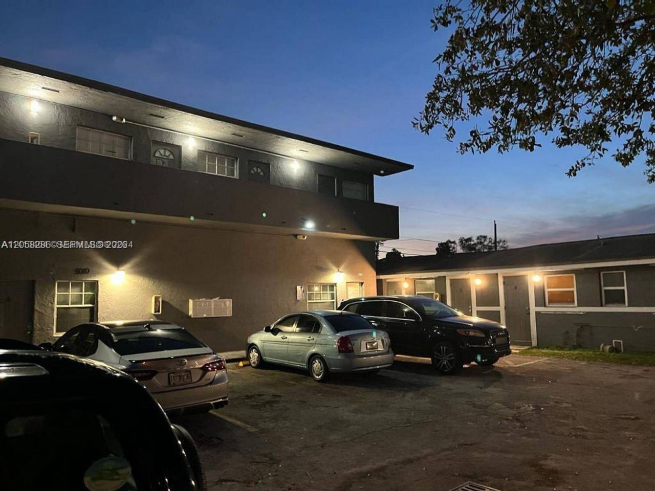 5010 Pembroke Rd , Unit 8, West Park, FL 33021 Photo