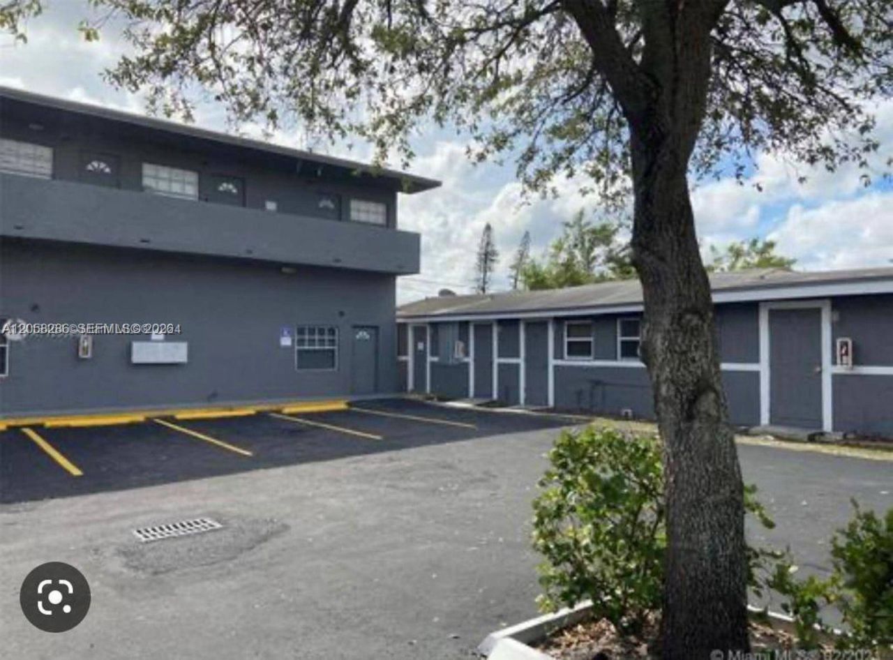 5010 Pembroke Rd , Unit 8, West Park, FL 33021 Photo